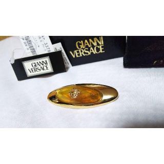 ジャンニヴェルサーチ(Gianni Versace)の正規未 ヴェルサーチ オールド メデューサロゴ×ダイヤクリスタルブローチゴールド(ブローチ/コサージュ)