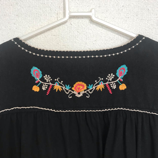 JEANASIS(ジーナシス)の刺繍ワンピース レディースのワンピース(ひざ丈ワンピース)の商品写真