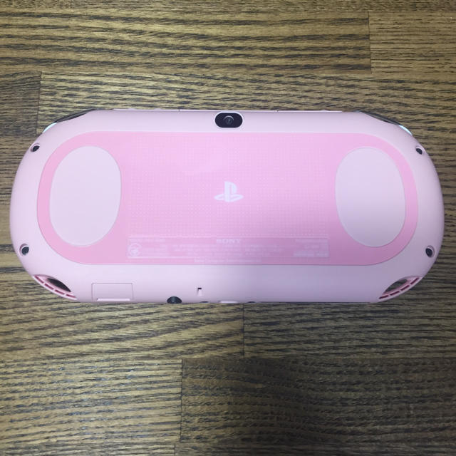 PSvita 本体 ライトピンク メモリーカード8GB付き 1