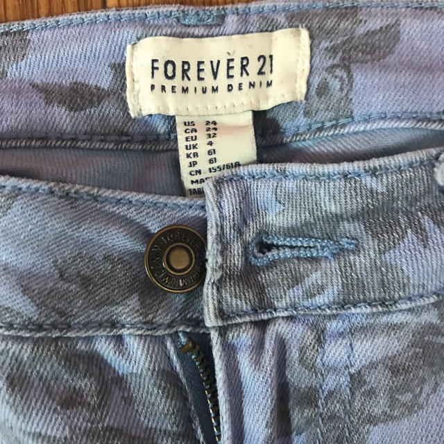 FOREVER 21(フォーエバートゥエンティーワン)のスキニーパンツ レディースのパンツ(スキニーパンツ)の商品写真