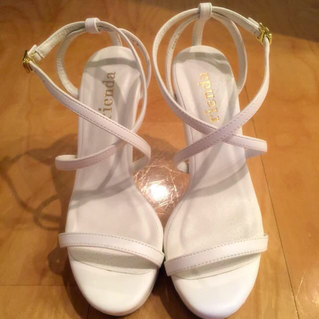 rienda(リエンダ)の白グラディエーター レディースの靴/シューズ(サンダル)の商品写真