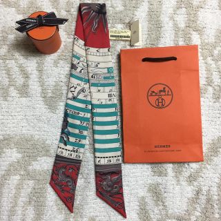 エルメス(Hermes)のエルメス シルク スカーフ ツイリー 占星術 レッド ベージュ系 正規品 本物(バンダナ/スカーフ)