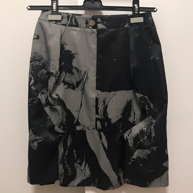 Vivienne Westwood(ヴィヴィアンウエストウッド)のヴィヴィアンウエストウッド スカート レディースのスカート(ひざ丈スカート)の商品写真