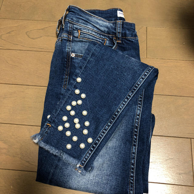 ZARA(ザラ)のZARA パールスキニーデニム レディースのパンツ(デニム/ジーンズ)の商品写真