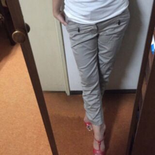 ビッキー(VICKY)のVICKYパンツ(クロップドパンツ)