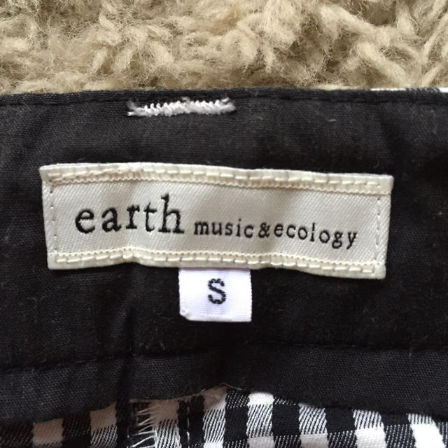 earth music & ecology(アースミュージックアンドエコロジー)のearthドロップドパンツ最終お値下げ レディースのパンツ(クロップドパンツ)の商品写真