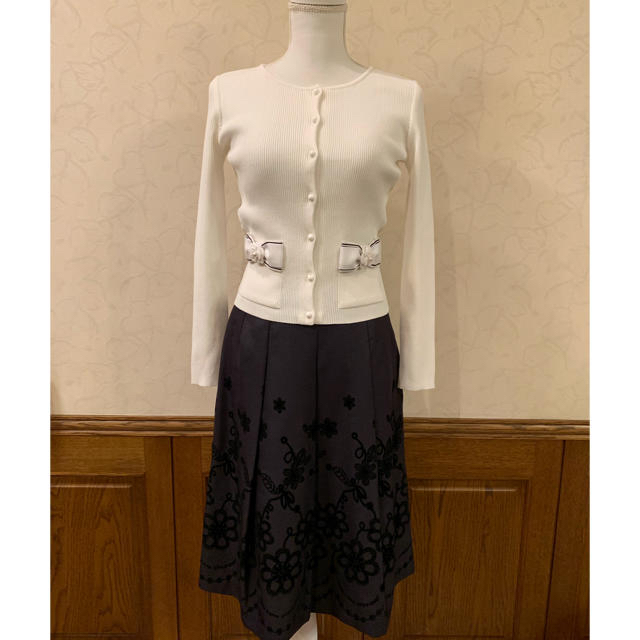 GALLERY VISCONTI(ギャラリービスコンティ)のギャラリービスコンティスカート レディースのスカート(ひざ丈スカート)の商品写真