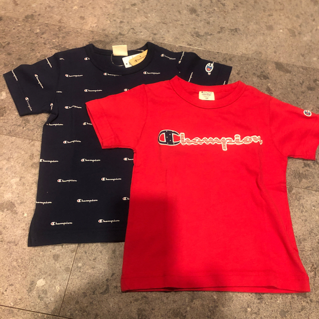 Champion(チャンピオン)のタロージローちゃん様120cmChampionチャンピオンＴシャツ 総ロゴ  キッズ/ベビー/マタニティのキッズ服男の子用(90cm~)(Tシャツ/カットソー)の商品写真