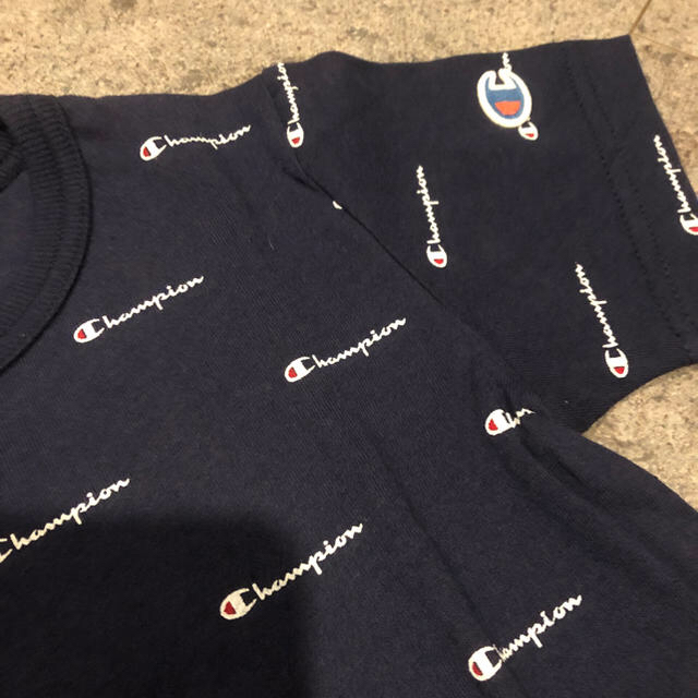 Champion(チャンピオン)のタロージローちゃん様120cmChampionチャンピオンＴシャツ 総ロゴ  キッズ/ベビー/マタニティのキッズ服男の子用(90cm~)(Tシャツ/カットソー)の商品写真