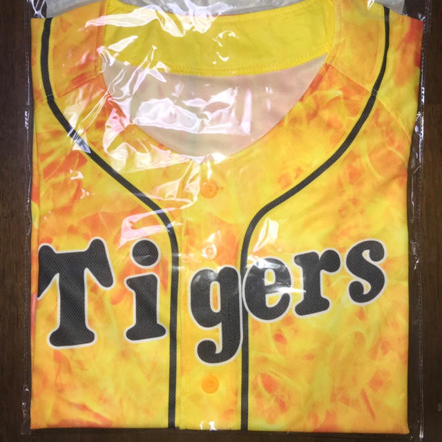 阪神タイガース(ハンシンタイガース)の阪神タイガースユニフォーム&トートバッグ スポーツ/アウトドアの野球(応援グッズ)の商品写真