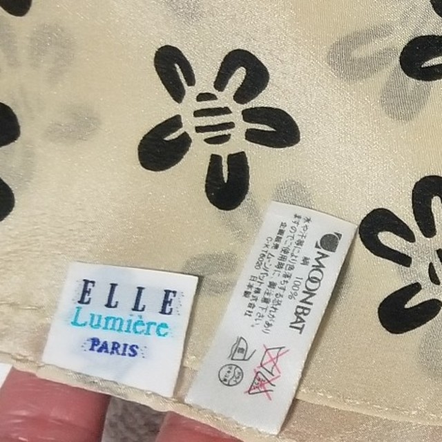 ELLE(エル)のスカーフ59㎝×59㎝ レディースのファッション小物(バンダナ/スカーフ)の商品写真