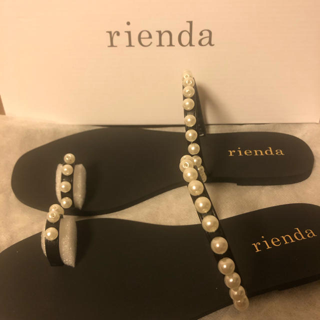 rienda(リエンダ)のrienda最新ノベルティ♡Fパールストラップサンダル♡ノベルティー非売品♡新品 レディースの靴/シューズ(サンダル)の商品写真