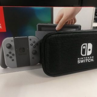 ニンテンドウ(任天堂)の任天堂スイッチ(家庭用ゲーム機本体)