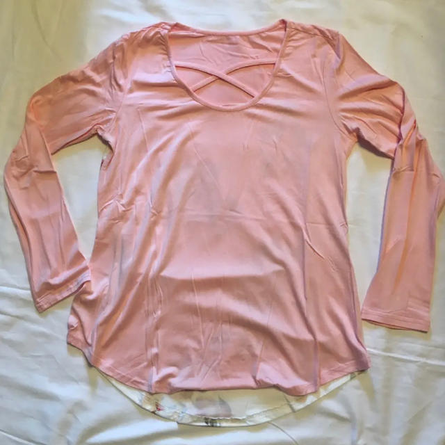 レディース 花柄 シャツ 長袖 トップス ピンク クロスネック フローラルバック レディースのトップス(Tシャツ(長袖/七分))の商品写真