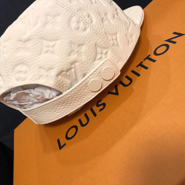 LOUIS VUITTON(ルイヴィトン)のLOUIS VUITTON 19ss ルイヴィトン レザーキャップ 白 帽子 メンズの帽子(キャップ)の商品写真