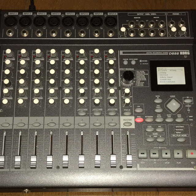 KORG D888