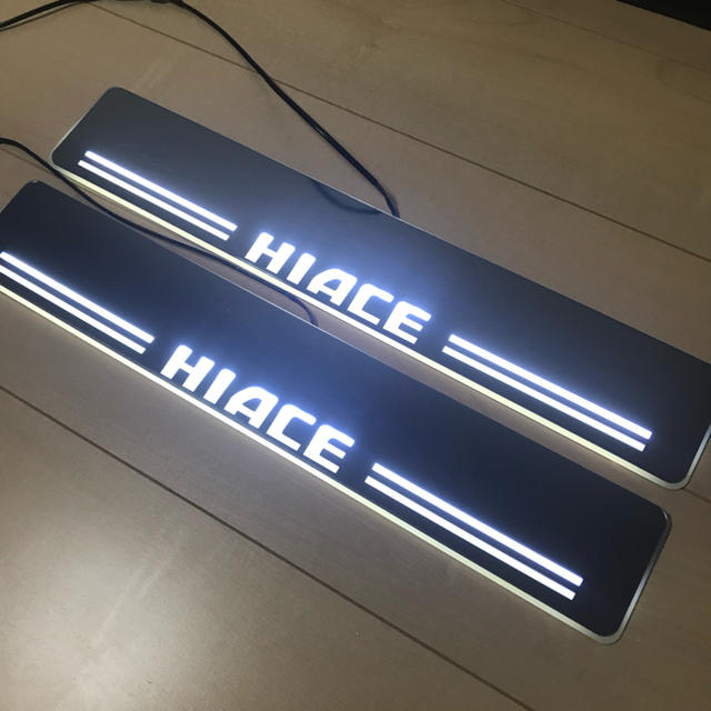 ハイエース LED スカッフプレート