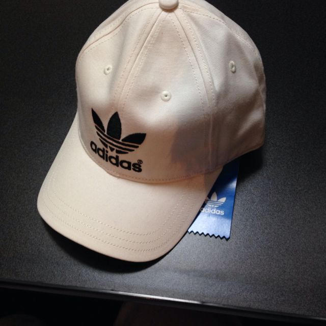 adidas(アディダス)の★新品★アディダスオリジナルキャップ★ メンズの帽子(キャップ)の商品写真