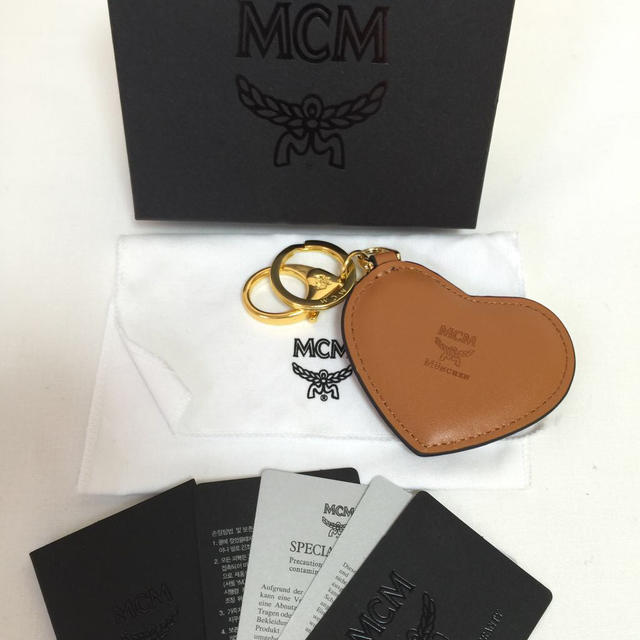 MCM(エムシーエム)の新品 MCM ハートチャームキーホルダー メンズのファッション小物(キーホルダー)の商品写真