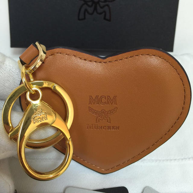 MCM(エムシーエム)の新品 MCM ハートチャームキーホルダー メンズのファッション小物(キーホルダー)の商品写真