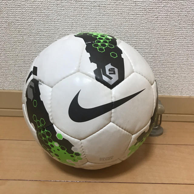 NIKE(ナイキ)のフットサルボール スポーツ/アウトドアのサッカー/フットサル(ボール)の商品写真