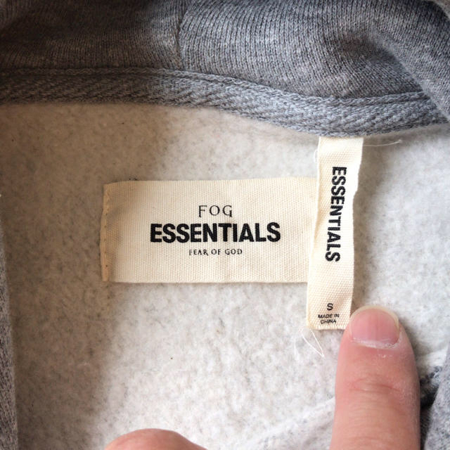 FEAR OF GOD(フィアオブゴッド)のESSENTIALS fearofgod パーカー グレー fog メンズのトップス(パーカー)の商品写真