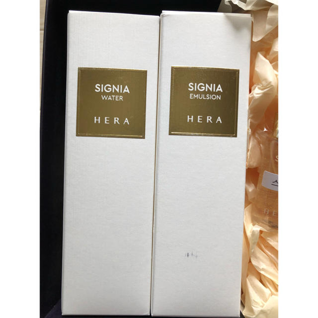 AMOREPACIFIC(アモーレパシフィック)のHERA ヘラ・SIGNIA シグニア ・セット コスメ/美容のスキンケア/基礎化粧品(化粧水/ローション)の商品写真