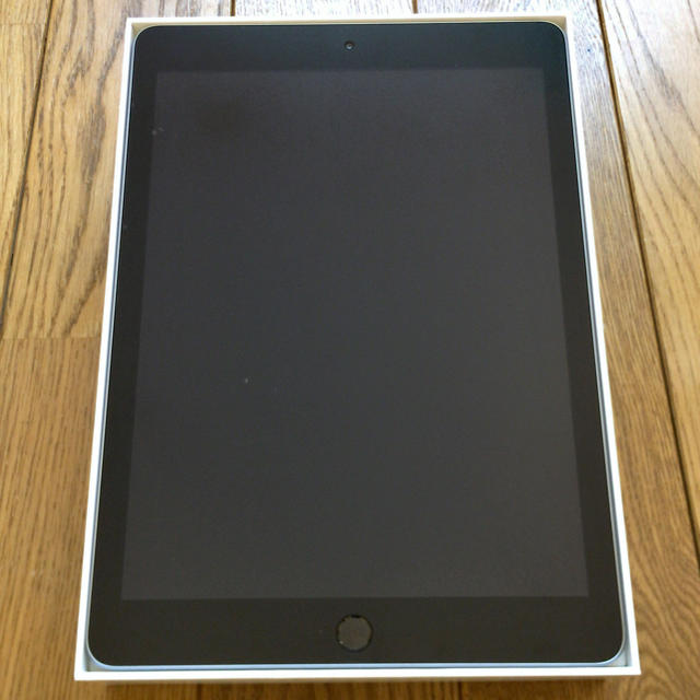 Apple iPad 第6世代 Wi-Fi 32GB Space Gray