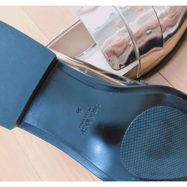ZARA(ザラ)のZARA BASIC メタリックローファー パンプス ペタンコ靴 美品 レディースの靴/シューズ(ローファー/革靴)の商品写真