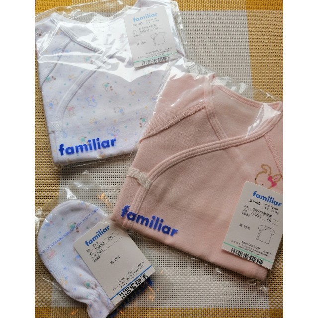 familiar(ファミリア)の🖤新品未使用！🖤ファミリア🖤短肌着2枚＋ミトン🖤新生児🖤出産準備🖤 キッズ/ベビー/マタニティのベビー服(~85cm)(肌着/下着)の商品写真