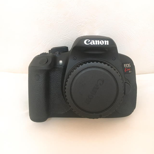 カメラCanon EOS kiss X7i ボディのみ