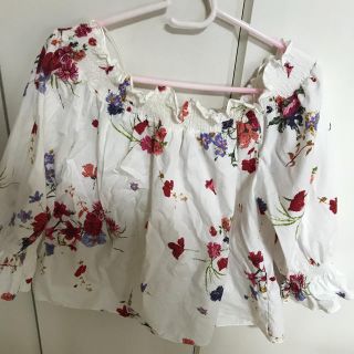 ザラ(ZARA)のトップス 花柄 ZARA ザラ(シャツ/ブラウス(長袖/七分))