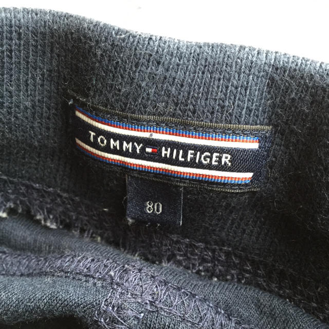 TOMMY HILFIGER(トミーヒルフィガー)のトミーフィルガー ズボン 80 キッズ/ベビー/マタニティのベビー服(~85cm)(パンツ)の商品写真