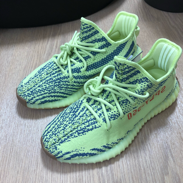 adidas(アディダス)のadidas YEEZY BOOST 350V2 26.0cm 正規品 メンズの靴/シューズ(スニーカー)の商品写真