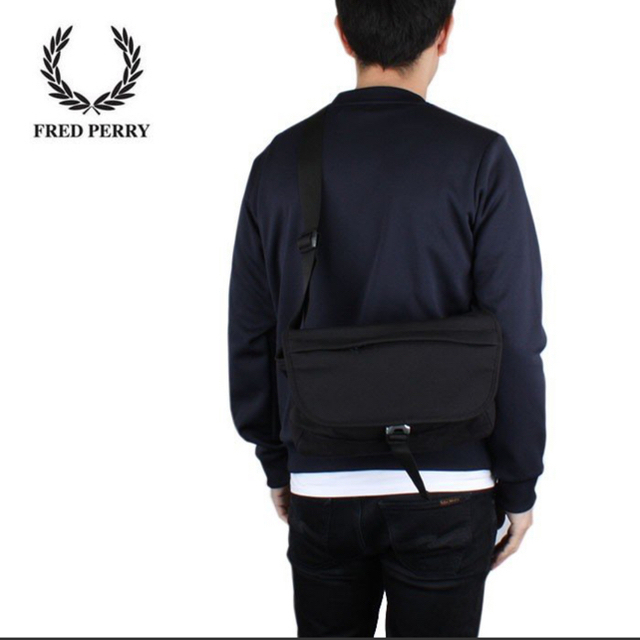 FRED PERRY(フレッドペリー)のブラック FRED PERRY ショルダーバッグ ショルダー バッグ メンズのバッグ(ショルダーバッグ)の商品写真