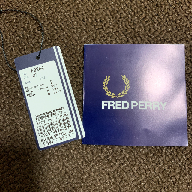 FRED PERRY(フレッドペリー)のブラック FRED PERRY ショルダーバッグ ショルダー バッグ メンズのバッグ(ショルダーバッグ)の商品写真