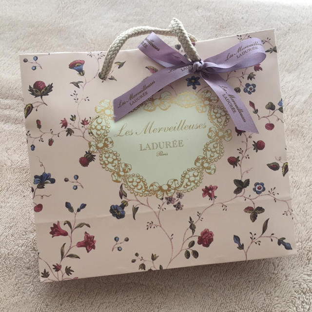 Les Merveilleuses LADUREE(レメルヴェイユーズラデュレ)のラデュレ LADUREE グロッシールージュ 07(リップ.口紅) コスメ/美容のベースメイク/化粧品(口紅)の商品写真