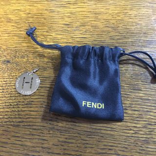 フェンディ(FENDI)のFENDIペンダントトップ H(ネックレス)