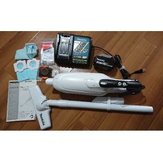 マキタ(Makita)のmakita 充電式クリーナ CL182FD  18V(掃除機)