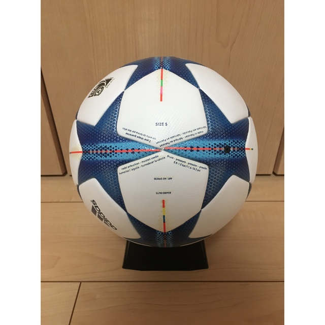 adidas(アディダス)の2015 フィナーレ  サッカーボールアディダス　FINAL 公式球　５号球 スポーツ/アウトドアのサッカー/フットサル(ボール)の商品写真