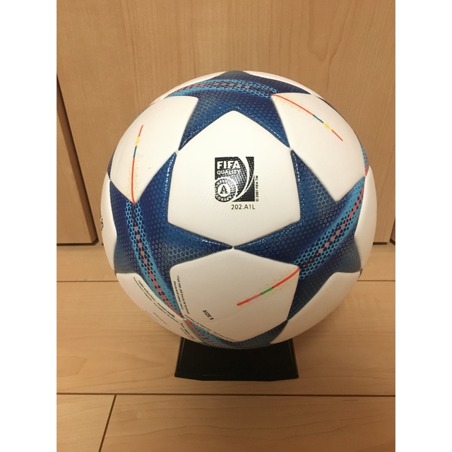 adidas(アディダス)の2015 フィナーレ  サッカーボールアディダス　FINAL 公式球　５号球 スポーツ/アウトドアのサッカー/フットサル(ボール)の商品写真