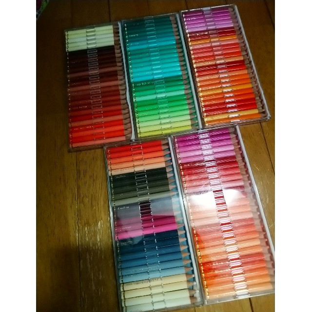 FELISSIMO(フェリシモ)のFELISSIMO／フェリシモ　色鉛筆25色入×5ケース エンタメ/ホビーのアート用品(色鉛筆)の商品写真