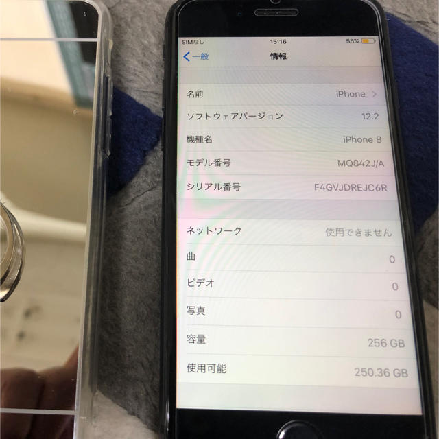 iPhone(アイフォーン)のiPhone 8 au 256GB sg 大容量 送料無料 ケースセット スマホ/家電/カメラのスマートフォン/携帯電話(スマートフォン本体)の商品写真