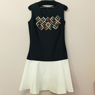 チェスティ(Chesty)の❤︎【新品】Chesty・ビジュー付ツートーンワンピース❤︎(ひざ丈ワンピース)