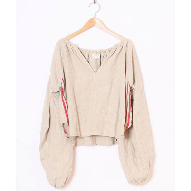 holiday(ホリデイ)のぽー様専用 HOLIDAY LINEN TOPS リネントップス ベージュ レディースのトップス(シャツ/ブラウス(長袖/七分))の商品写真