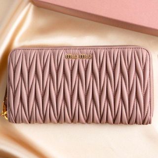 ミュウミュウ マトラッセ 財布(レディース)(ベージュ系)の通販 58点