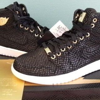 ナイキ(NIKE)の高級最高峰！ＡＩＲ JORDAN 1 RETRO Pinnacle(ピナクル)金(スニーカー)