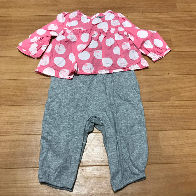 babyGAP(ベビーギャップ)のベビーギャップ ダンボ水玉ロンパース キッズ/ベビー/マタニティのベビー服(~85cm)(ロンパース)の商品写真