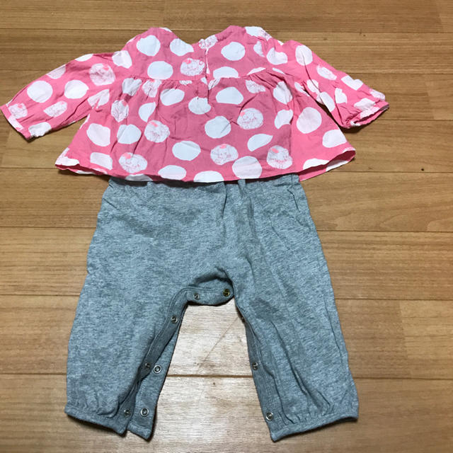 babyGAP(ベビーギャップ)のベビーギャップ ダンボ水玉ロンパース キッズ/ベビー/マタニティのベビー服(~85cm)(ロンパース)の商品写真