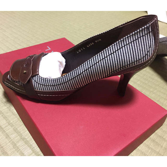 REGAL(リーガル)の新品未使用 リーガル オープントゥパンプス 23.5センチ レディースの靴/シューズ(ハイヒール/パンプス)の商品写真